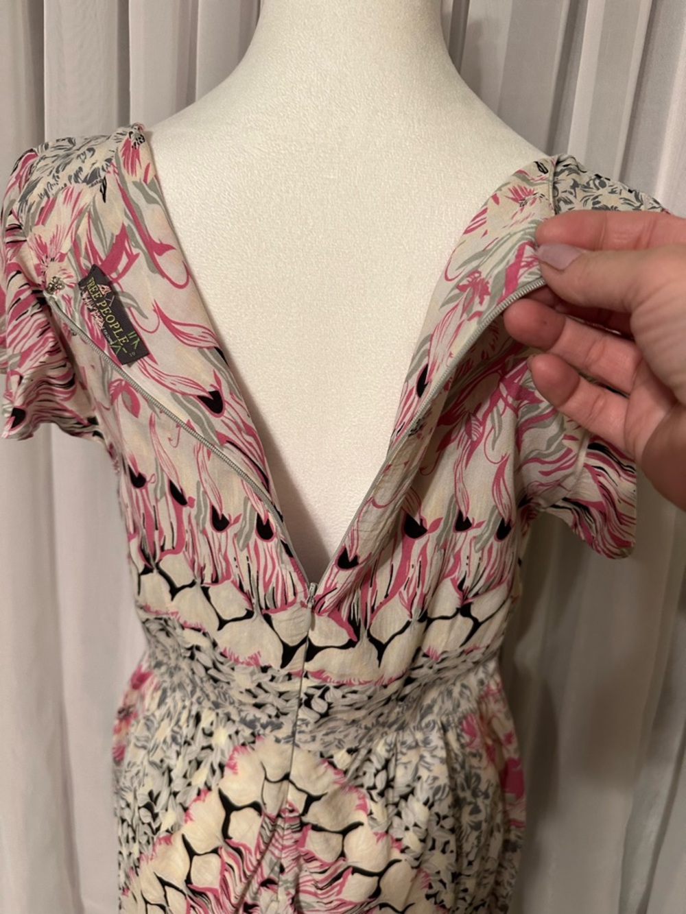 Free People Floral Pink Cream Black V-Neck Flutter Sleeve Dress Size 10 - Picture 8 of 11